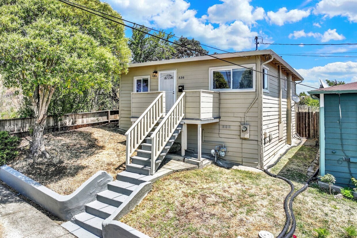 Primary Photo - Great 2 Bed 1 Bath House in Vallejo -- AVA...
