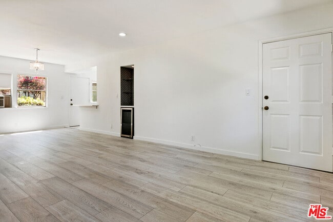 Building Photo - 3635 Kalsman Dr
