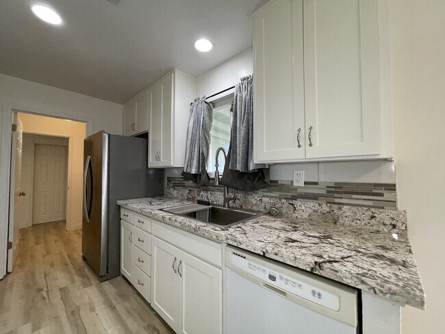 Building Photo - 1152 Lawton Dr