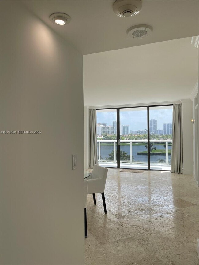 Building Photo - 3625 N Country Club Dr