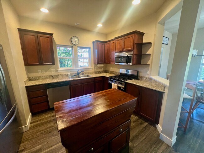 Foto del edificio - 3610 Jerome Ln