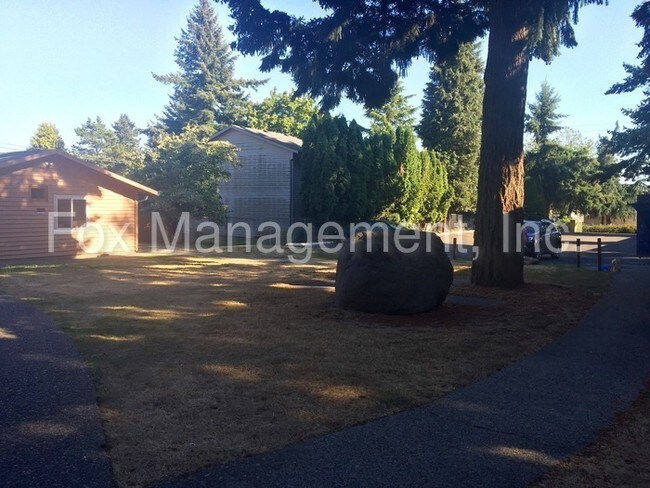 Building Photo - 15867 E Burnside St