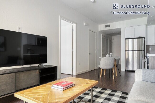 Building Photo - 424 W Pico Blvd