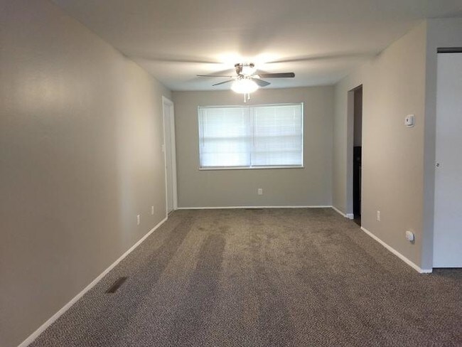 Building Photo - 1090 Ledro St