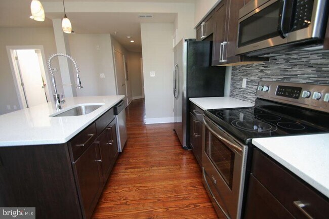 Building Photo - 400 S 45th St