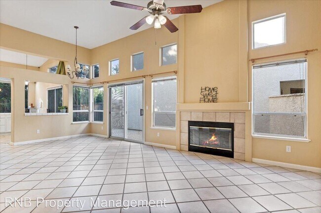 Building Photo - 3 br, 2 bath House - 5525 Cabrillo Way