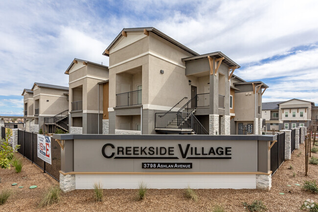 Building - Creekside Village