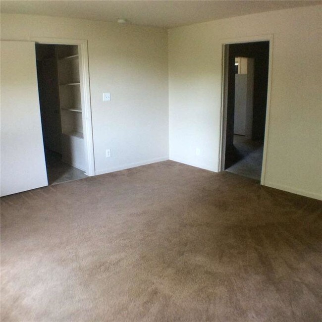 Building Photo - 2842 Travis Ave