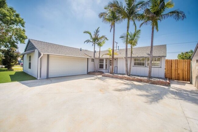 Building Photo - Completely Remodeld W/ Swimming Pool!