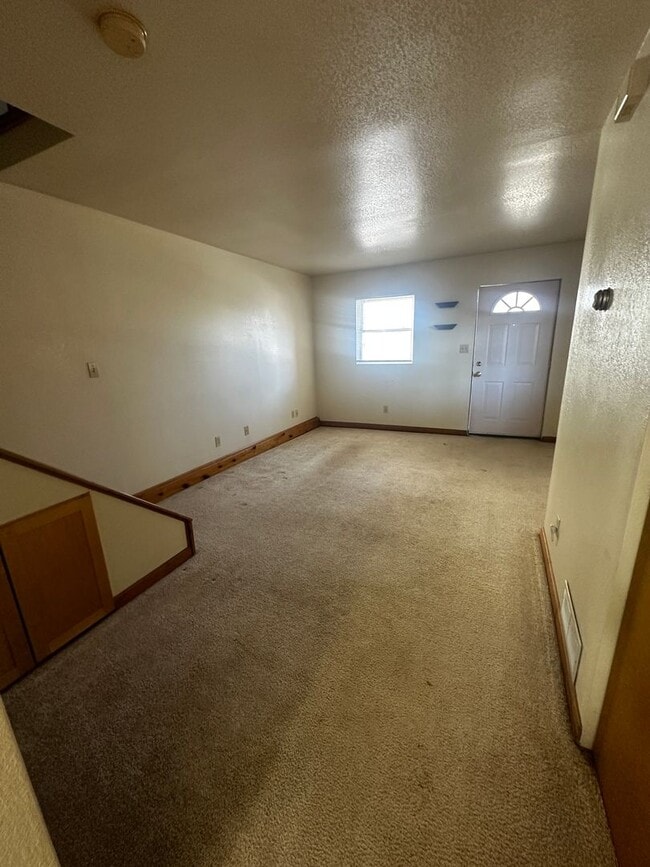 Building Photo - 1 BD/ 1 BA Home for Rent in Carnegie