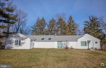 Building Photo - 92 Overbrook Dr