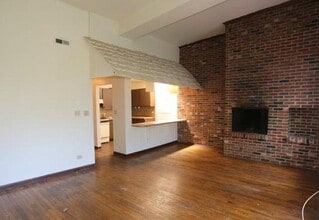 Building Photo - 873 W Lill Ave