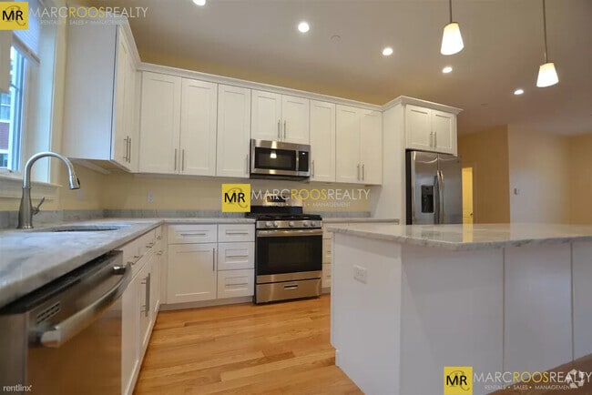Building Photo - 7B Sparhawk St