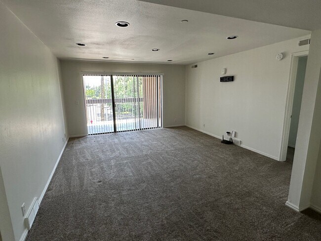 Foto del edificio - 2244 N Canyon Rd