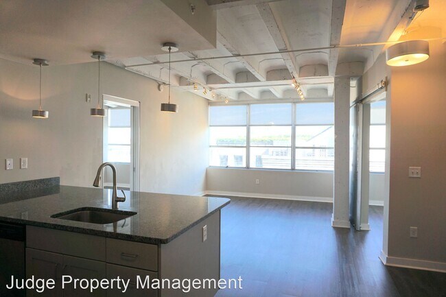 Building Photo - 2 br, 2 bath House - 104 E. Liberty Street...