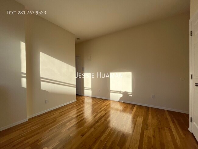Foto del edificio - 207-209 West 11th Street -4AB
