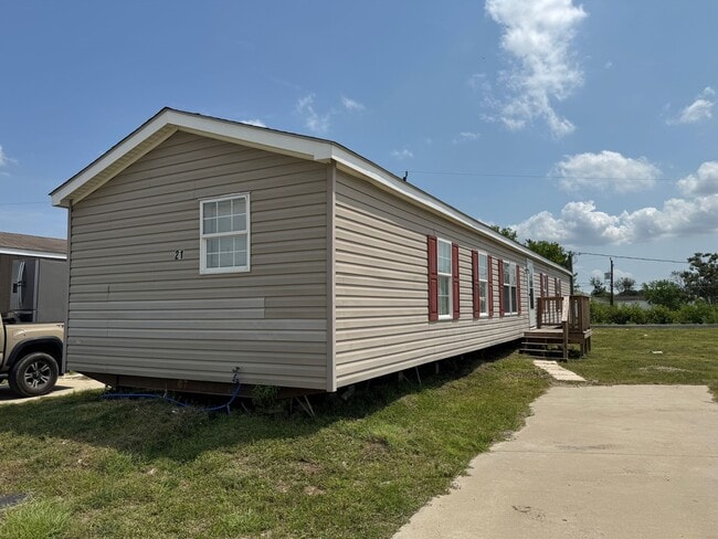 Building Photo - 16206 Wood Dr