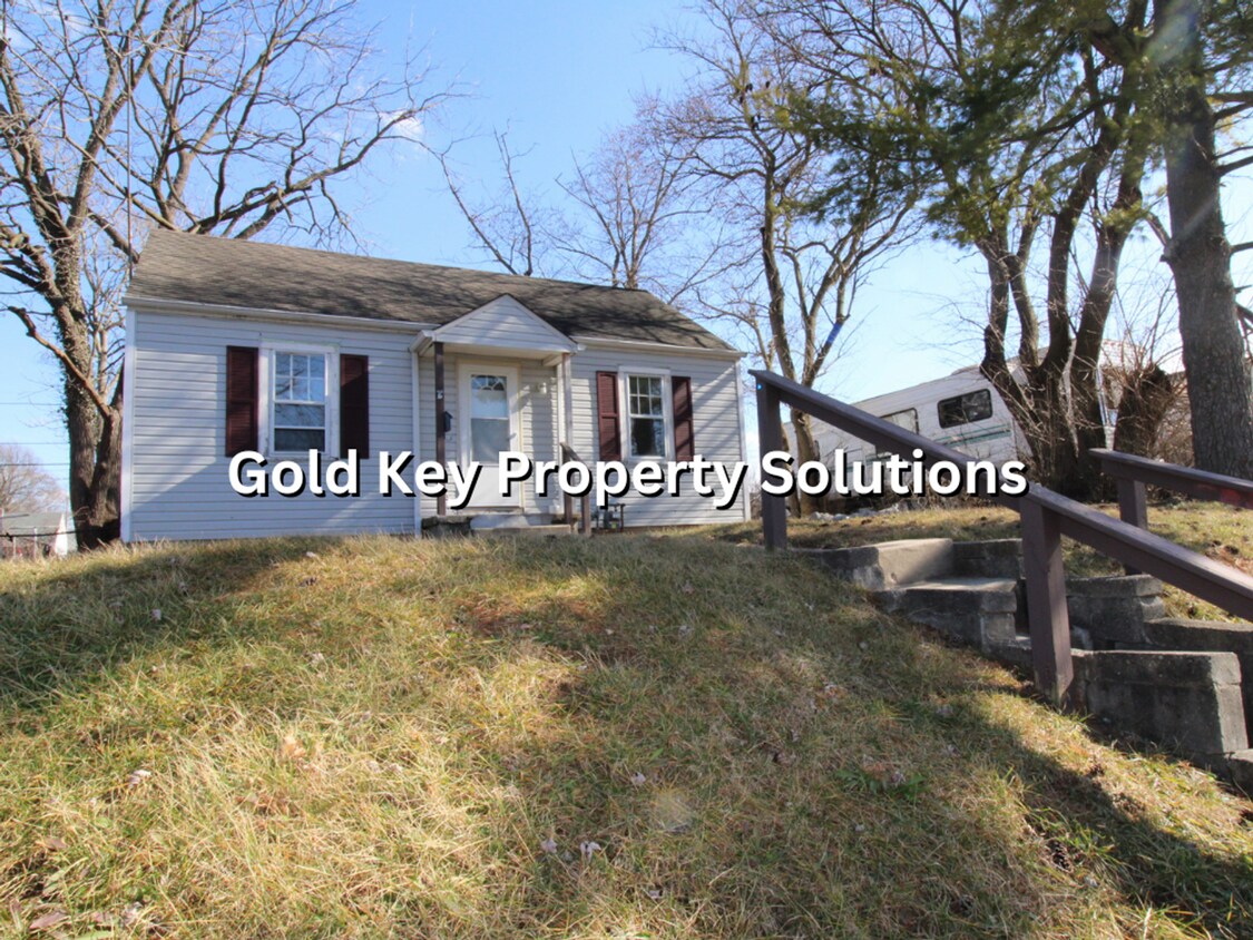 Primary Photo - Open 2 BR 1 BA House with Central Air and ...