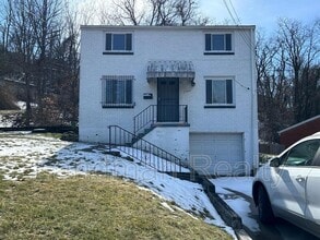 Building Photo - 464 Elias Dr