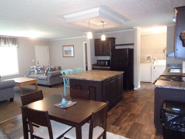 Foto del edificio - One Level House FOR RENT with a Country Se...