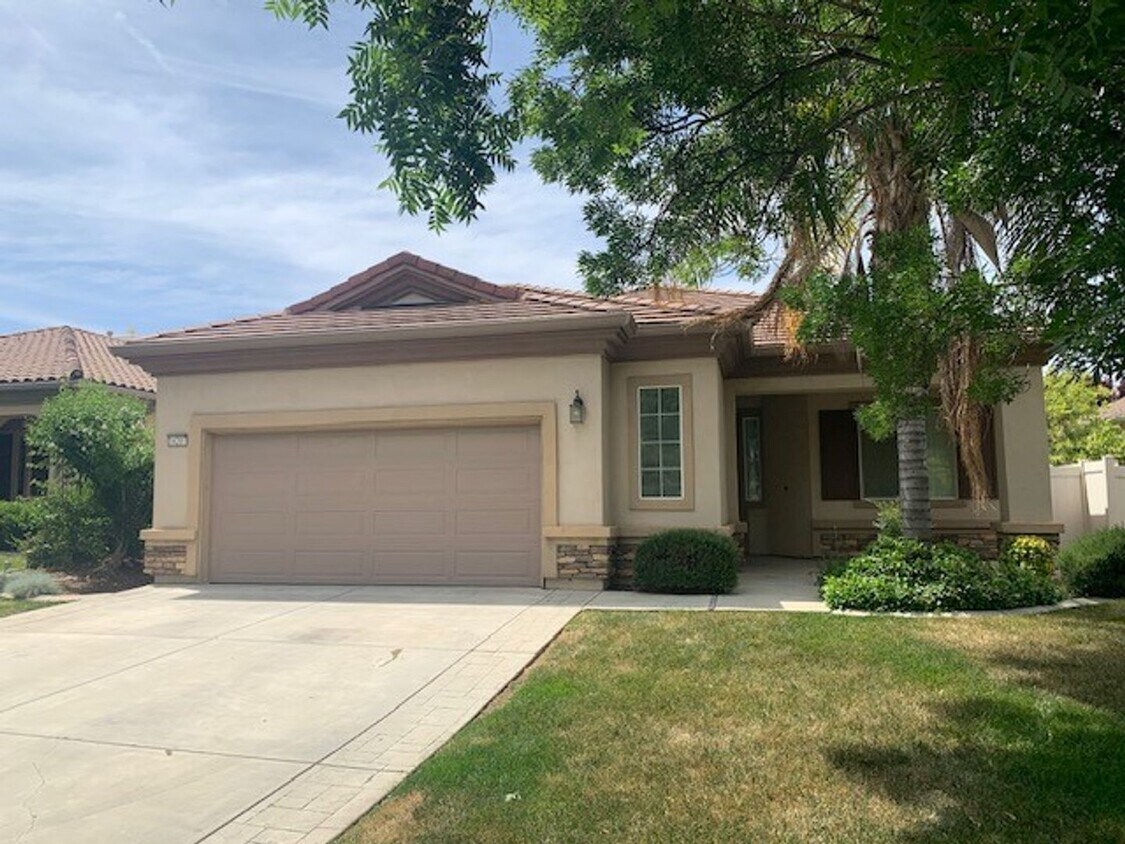 Primary Photo - 2 Bedroom 2 Bath in Solera Sun Community