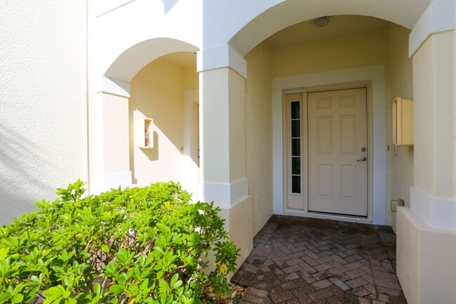 Building Photo - ANNUAL UNFURNISHED***GATED COMMUNITY***STRATFORD PLACE***3 BED / 2.5 BATH / GARAGE***GREAT LOCATI...