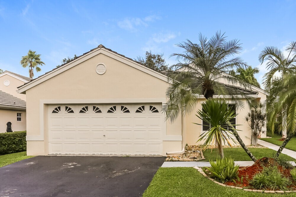 Foto principal - 153 W Bayridge Dr