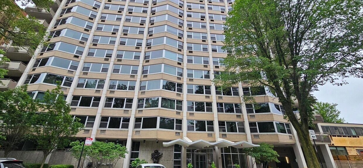 Foto principal - 555 W Cornelia Ave