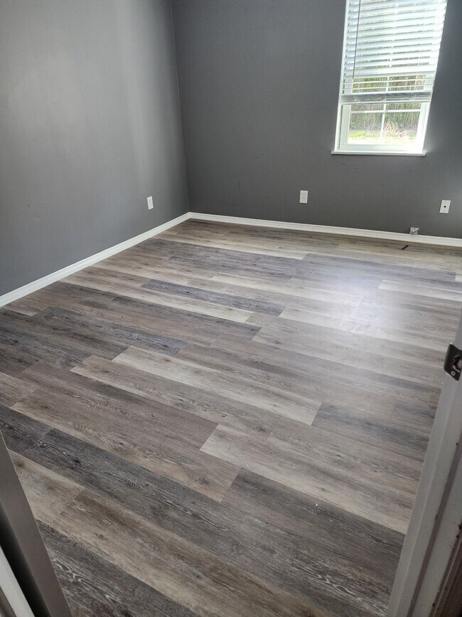 Foto del edificio - 203 Blue Bird Ln SW