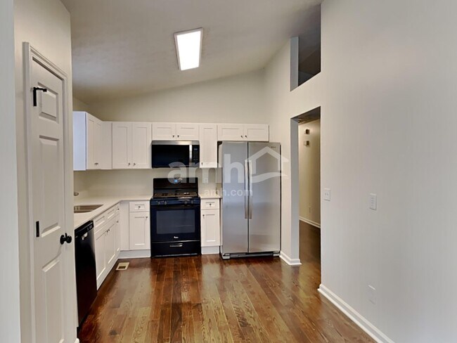 Building Photo - 6028 Woodcreek Dr