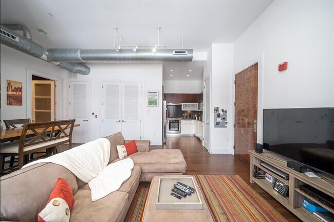 Foto del edificio - 650 Montgomery St