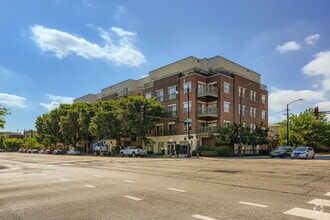 Building Photo - 1155 W Roosevelt Rd