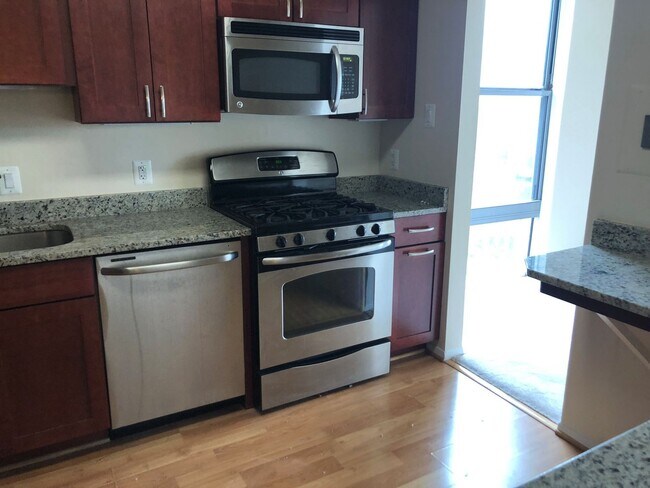 Foto del edificio - When Location, Ammenities, and Breath-Taki...