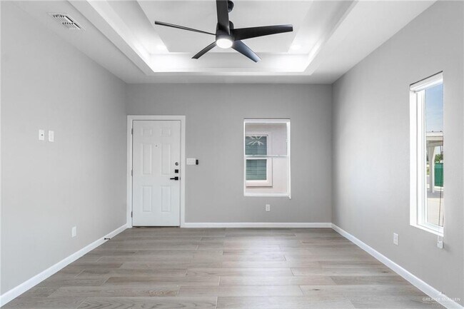 Foto del edificio - 5813 Ozark Ave
