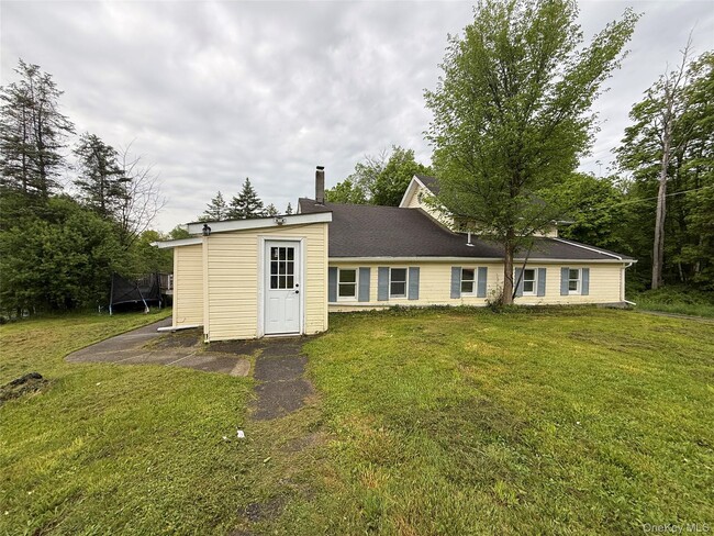 Building Photo - 10 Crans Rd