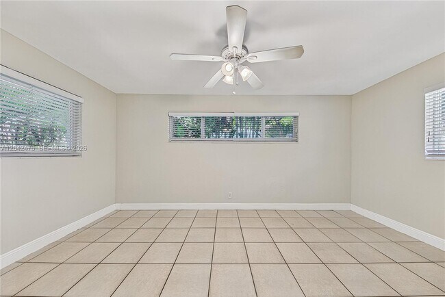 Foto del edificio - 606 SW 16th St