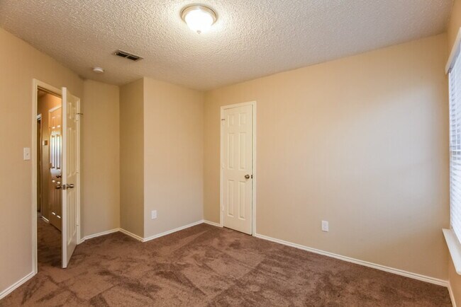 Building Photo - 8112 Broken Arrow Rd