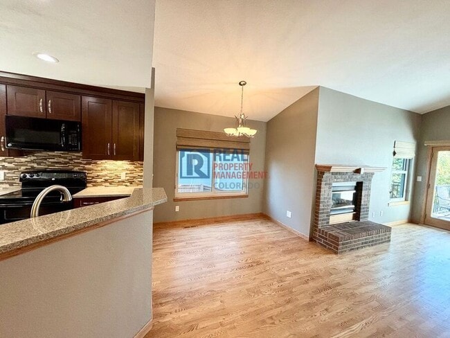 Foto del edificio - 9349 Waterford Ct