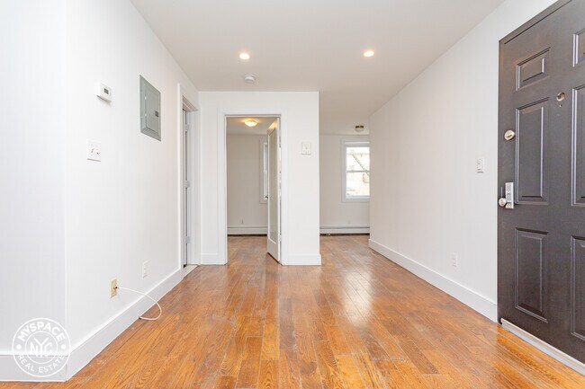 Foto del edificio - 753 Sterling Pl