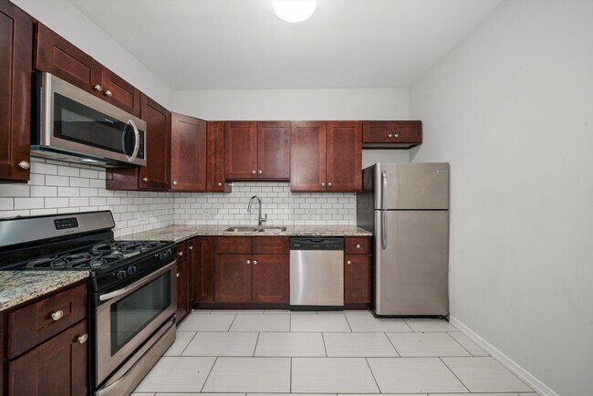 Building Photo - 1054 N Ashland Ave