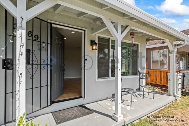 Building Photo - 3369 Pepper Tree Ln