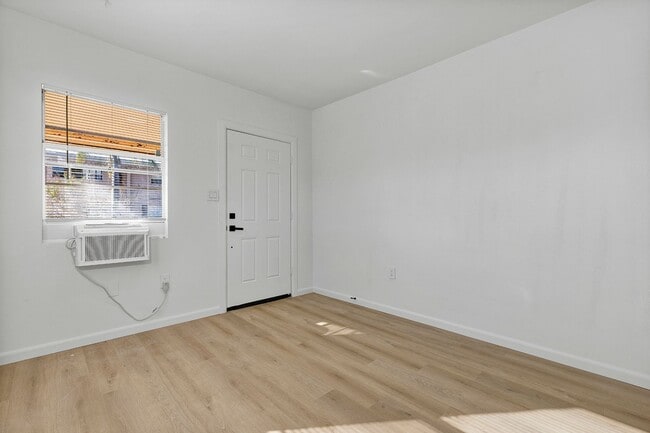 Building Photo - Charming Updated 1-Bedroom Home with Modern Kitchen & Cozy Front Patio