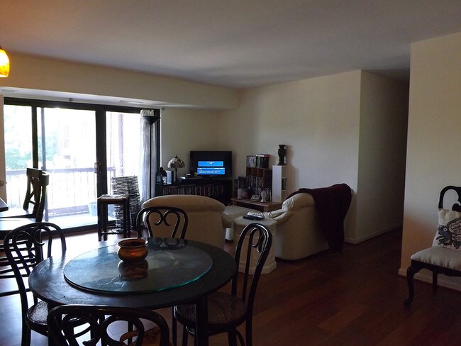 Fotografía del edificio - 12702 Veirs Mill Rd