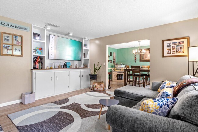 Foto del edificio - 2442 Duncan Dr