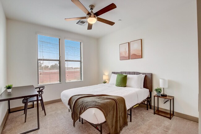 Foto del edificio - 555 N College Ave