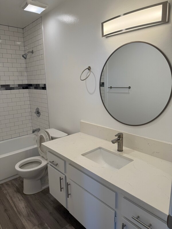 Foto del edificio - 966 W 11th St