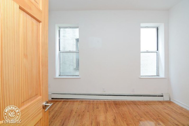 Building Photo - 3 br, 1 bath Apartment - 321 Malcolm X Blvd