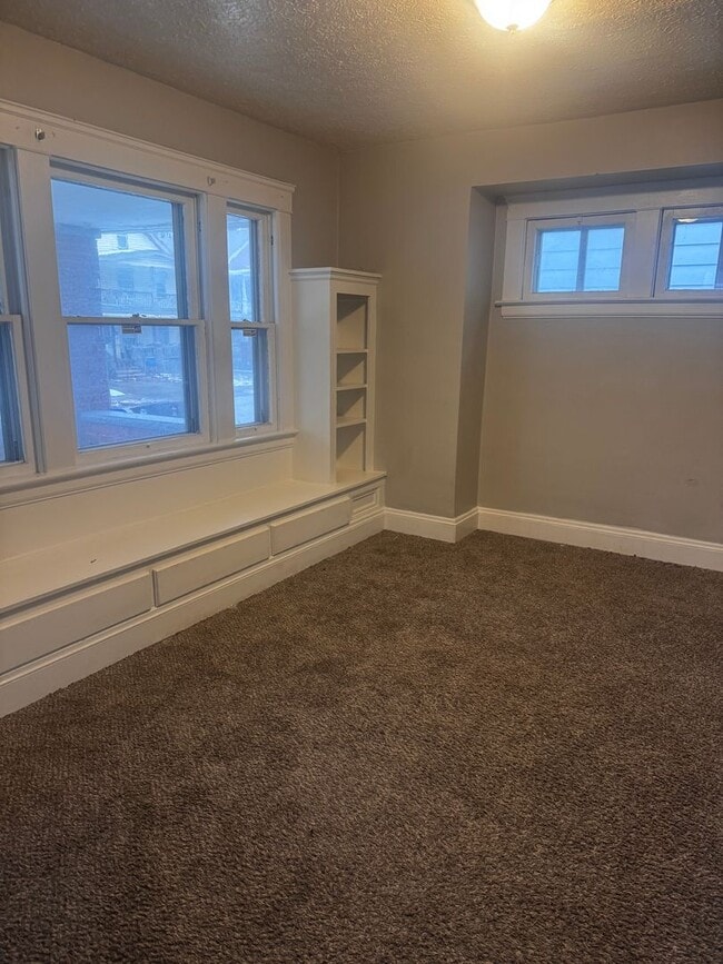 Building Photo - 665 E 131st St