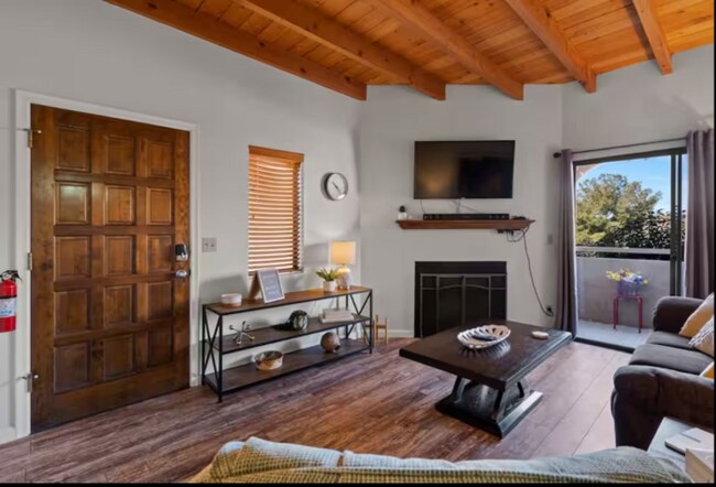 Foto del edificio - Beautifully Furnished 2-Bed, 2-Bath Condo ...