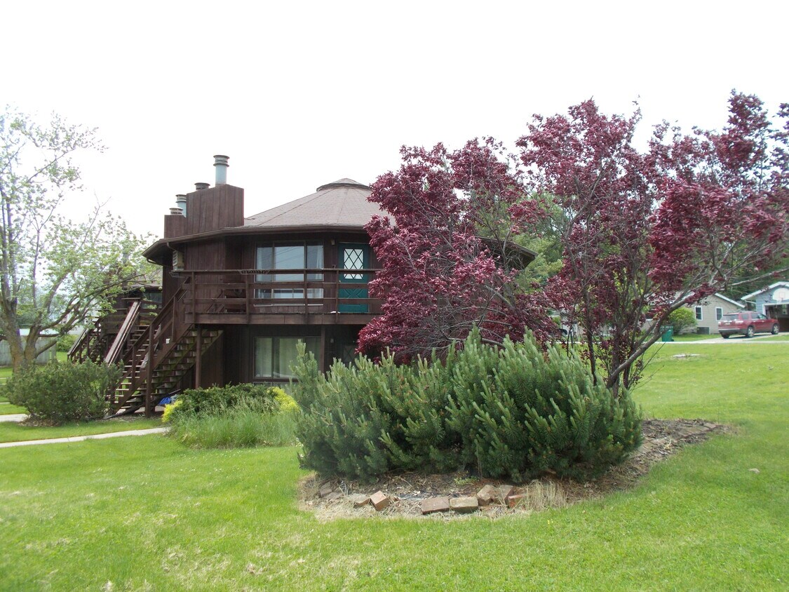 1205 N Mulberry St Unit 8, Creston, IA 50801 Apartments in Creston